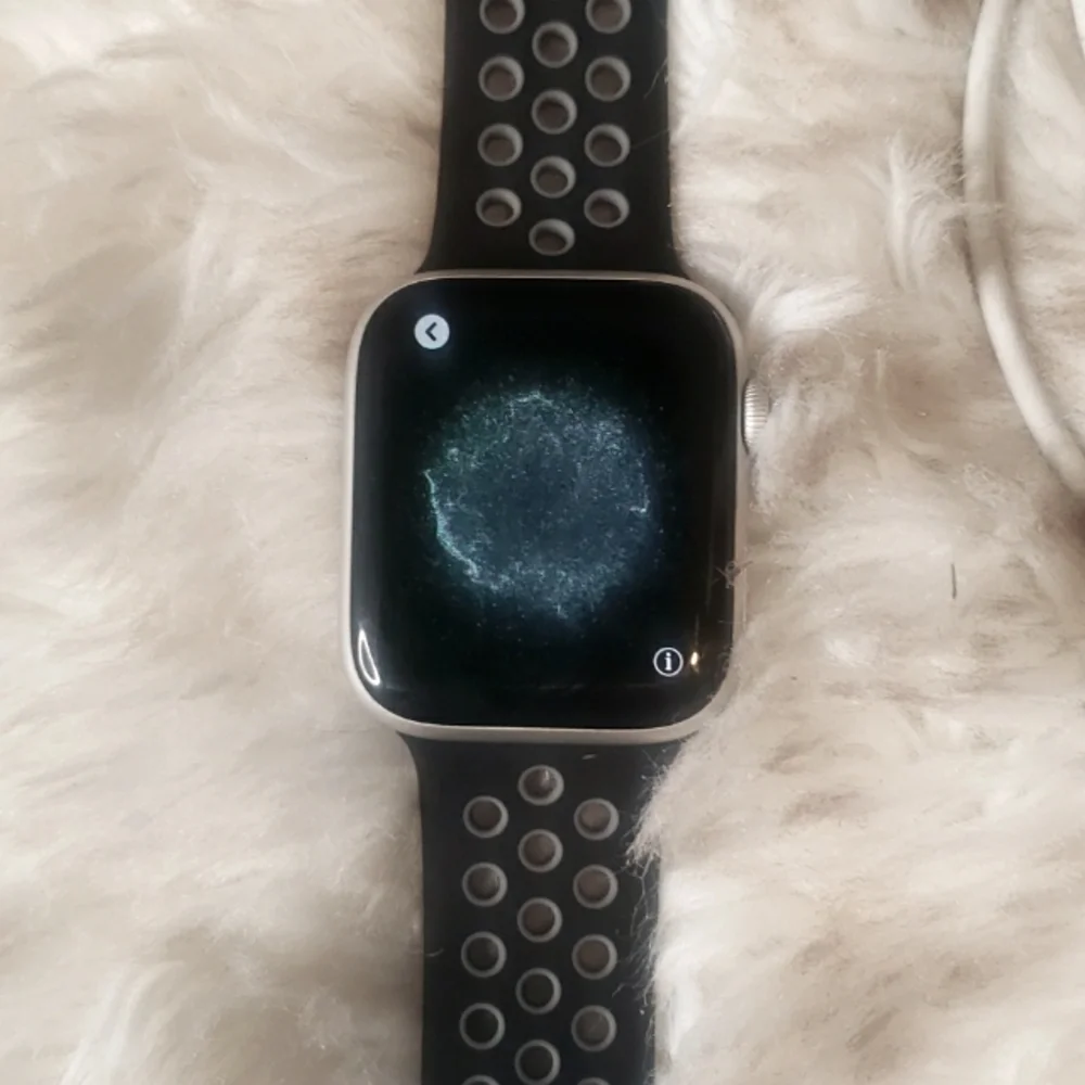 BLACK APPLE WATCH SERIES 4, 44MM ALUMINUM ion x glass